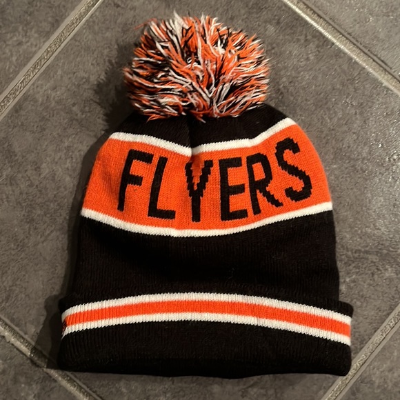 Philadelphia Flyers toque (winter hat) - Picture 2 of 4